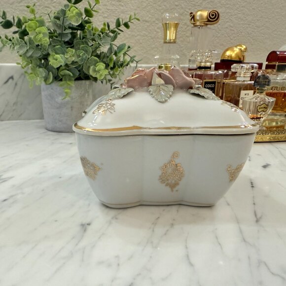 Vintage Lipper Mann (L&M) Bond Ware Trinket Box, Porcelain with Roses &Gold - Picture 5 of 17